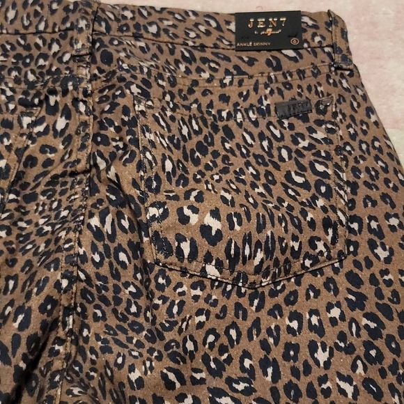 Jen7 by 7 for all mankind skinny jeans.animal print. Size 6 - Picture 4 of 7